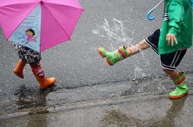 CÓMO CUIDAR A LOS NIÑOS EN LOS DÍAS DE LLUVIA