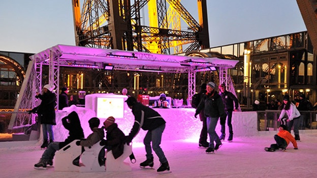 PISTA DE PATINAJE SOBRE HIELO EN LA CIMA DE LA TORRE EIFFEL