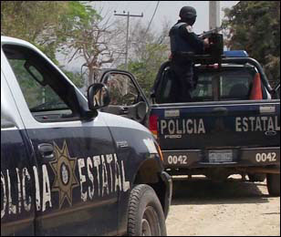 MUERTOS Y HERIDOS EN ATAQUE A POLIC�AS MUNICIPALES DE TORRE�N