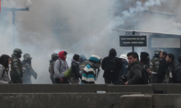 874 DETENIDOS Y 90 HERIDOS POR PROTESTA DE ESTUDIANTES EN CHILE