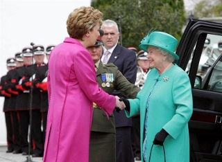PROTESTAS POR LA VISITA A IRLANDA DE LA REINA ISABEL II
