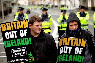 PROTESTAS POR LA VISITA A IRLANDA DE LA REINA ISABEL II
