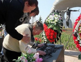 RECUERDAN A V�CTIMAS DE CHERNOBIL A 25 A�OS DE LA TRAGEDIA