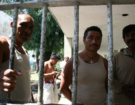 RECLUSOS MEXICANOS CUESTAN 34 MDP POR D�A