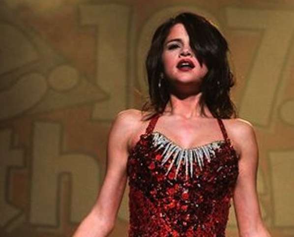 SELENA G�MEZ DESMIENTE PADECER ANOREXIA
