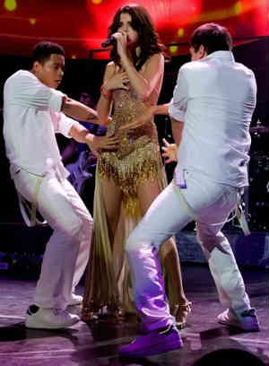 SELENA G�MEZ DEJA A JUSTIN BIEBER POR INMADURO