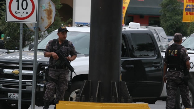 ALCALDES RECIBEN CAMIONETAS BLINDADAS PARA MAYOR SEGURIDAD