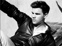 TAYLOR LAUTNER SEXY EN REVISTA VOGUE-FOTOS