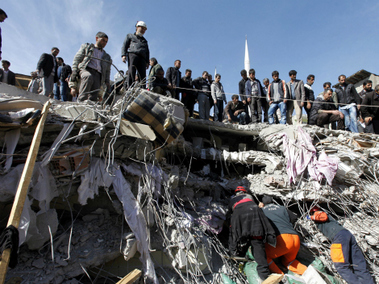 TERREMOTO EN TURQU�A DEJA 269 MUERTOS