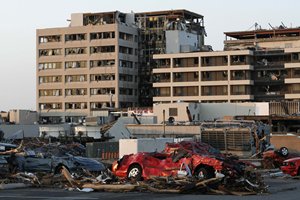 TORNADO AZOTA MISSOURI Y DEJA 89 MUERTOS-VIDEO