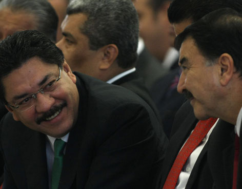 ENCARCELAN A 32 EX FUNCIONARIOS EN OAXACA