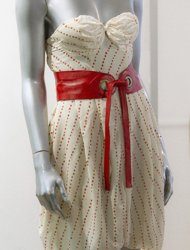MUSEO CHILENO PAGA 67.120 D�LARES POR VESTIDO DE AMY WINEHOUSE