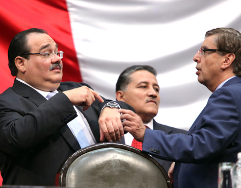 LEGISLADORES SE TOMAN CINCO D�AS DE PUENTE