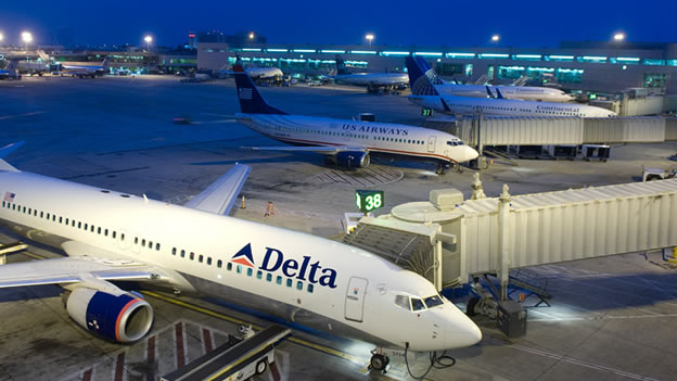 EMPLEADO DE AEROPUERTO US� IDENTIDAD DE UN MUERTO DURANTE 20 A�OS