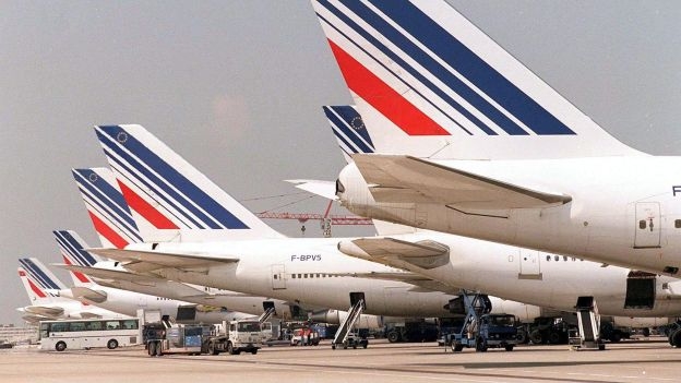 AIR FRANCE PIDE DINERO A VIAJANTES PARA CARGAR COMBUSTIBLE