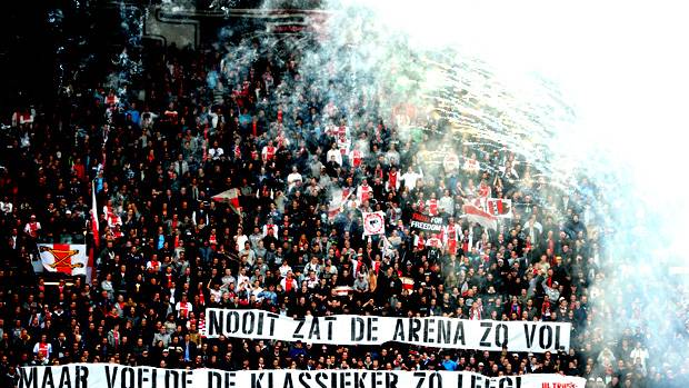 DETIENEN A 76 EN PREVIA DEL AJAX-MANCHESTER UNITED