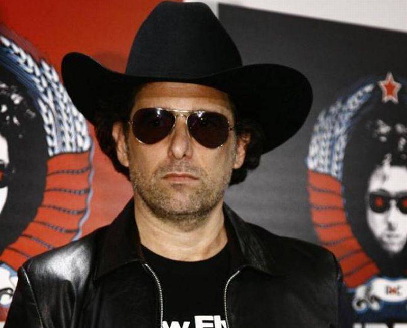 ANDR�S CALAMARO CONFIESA HOMICIDIO EN TWITTER