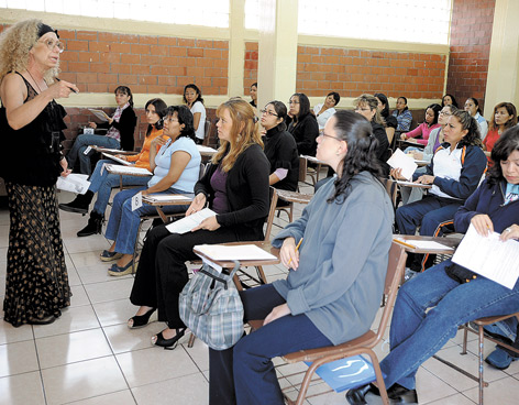AUMENTAN 4% SALARIOS A MAESTROS