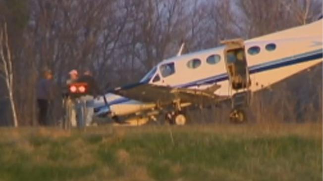 ABUELA DE 80 A�OS ATERRIZA AVIONETA AL MORIR EL PILOTO