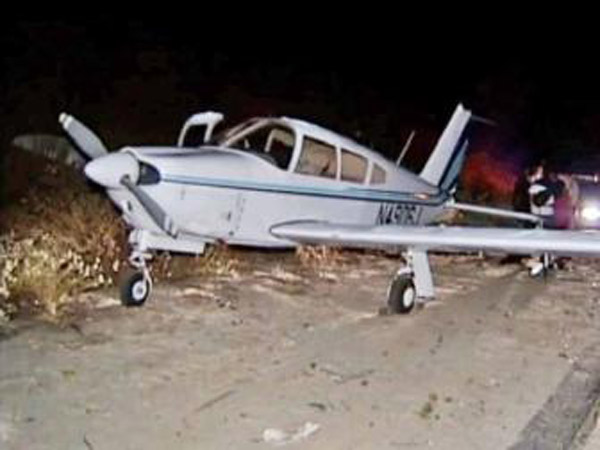 FOTOS: AVIONETA ATERRIZA DE EMERGENCIA EN AUTOPISTA
