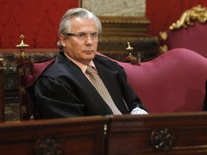 BALTAZAR GARZ�N INHABILITADO 11 A�OS POR ESPIONAJE