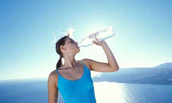 DA�OS QUE PROVOCA TOMAR MUCHA AGUA