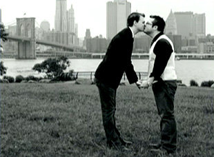 ROBAN FOTO A PAREJA GAY PARA PUBLICIDAD HOMOF�FICA