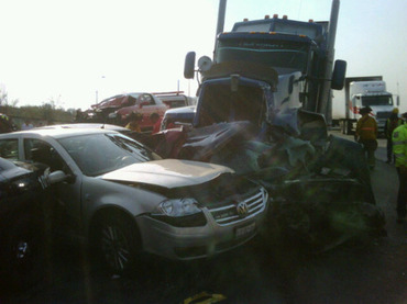 OCHO MUERTOS DEJA CHOQUE DE 14 AUTOS EN LA M�XICO-QUER�TARO