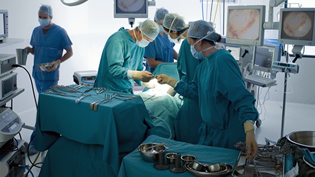 TRANSMISI�N EN VIVO DE CIRUG�A CEREBRAL POR INTERNET