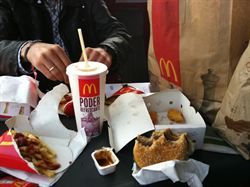 CONSUMIR COMIDA R�PIDA PROVOCA DEPRESI�N