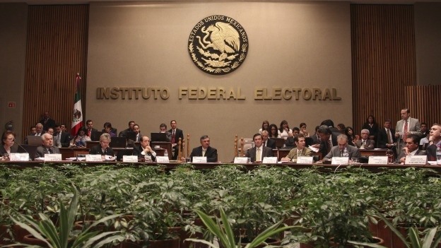 �EL IFE PUEDE SANCIONAR LA COMPRA DE VOTOS?
