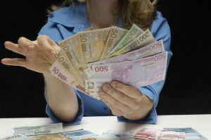LE ROBAN LUEGO DE PUBLICAR EN FACEBOOK FOTO CON DINERO