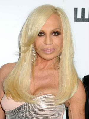 ELIZABETH TAYLOR ROB� JOYA A DONATELLA VERSACE