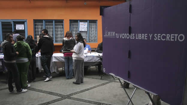 ¿LA DEMOCRACIA SATISFACE A LOS MEXICANOS?