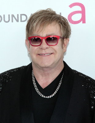 ELTON JOHN V�CTIMA DEL BULLYING