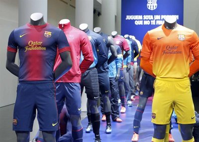 FOTOS: NUEVA EQUIPACI�N DEL BARCELONA
