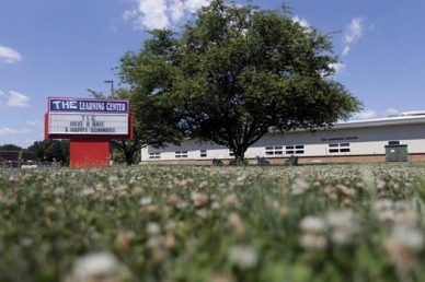 SUBASTAN UNA ESCUELA POR INTERNET