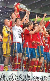 ESPA�A TRIPLE CORONA CAMPE�N DE LA EUROCOPA