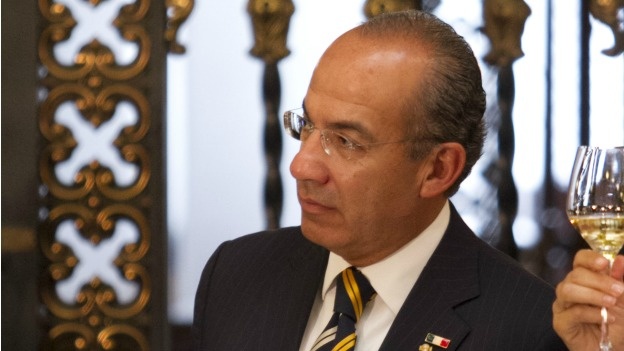 �FELIPE CALDER�N VIOL� LA CONSTITUCI�N?
