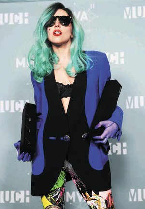 LADY GAGA BUSCA PADRE ITALIANO PARA SUS HIJOS