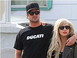 LADY GAGA SE CASA CON TAYLOR KINNEY