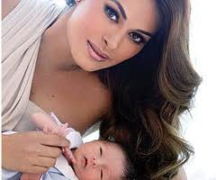GALILEA MONTIJO PRESENTA A SU BEB� MATEO - FOTOS