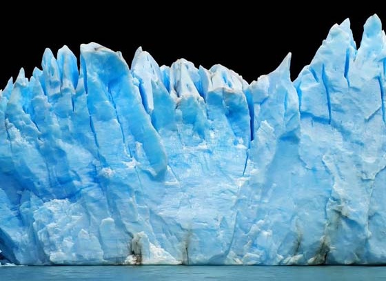 ¿POR QUÉ VEMOS LOS GLACIARES DE COLOR AZUL?