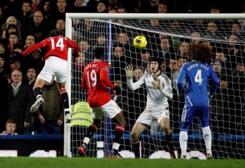 GOL DE CHICHARITO DEFINIR�A RUMBO DE LA PREMIER LEAGUE
