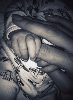 FOTOS: ALESSANDRA AMBROSIO PRESENTA A SU HIJO
