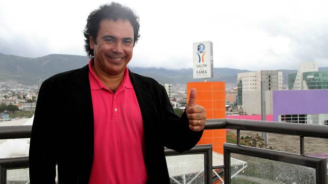 QUI�N ES EL NUEVO DIRECTOR T�CNICO DE PUMAS