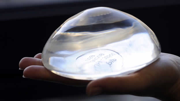 DETIENEN EN FRANCIA A FABRICANTE DE IMPLANTES MAMARIOS PIP