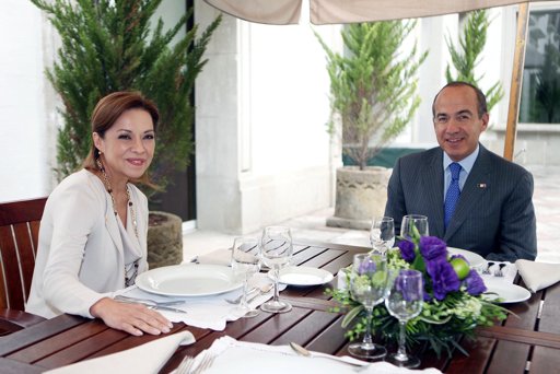 V�ZQUEZ MOTA DISTA SOLO CUATRO PUNTOS DE PE�A NIETO
