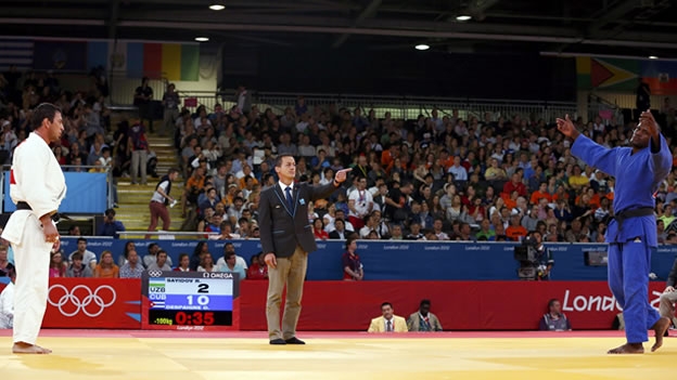 DESCALIFICAN A JUDOCA CUBANO POR MORDER A SU RIVAL