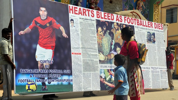 JUGADOR INDIO MUERE EN PLENO PARTIDO DE F�TBOL